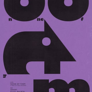 Lila Poster mit Wortspiel-Design 'one of them'.