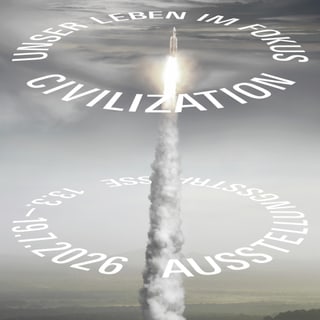 Raketensstart mit weissem Rauch und Text in Kreisform.