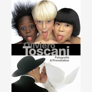 Poster für die Ausstellung von Oliviero Toscani. Kinder zeigen Zunge, Paar küsst sich.