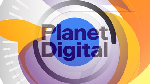 Logo der digitalen Publikation Planet Digital mit abstraktem Hintergrund.