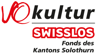 Logo mit Schriftzug in Rot und Schwarz.
