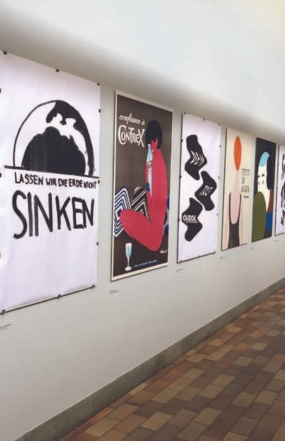 Eine Reihe von Postern im Durchgang des Museum für Gestaltung an der Ausstellungsstrasse.