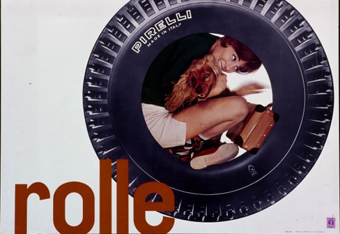 Frau und Hund in Reifen, Pirelli-Werbung.