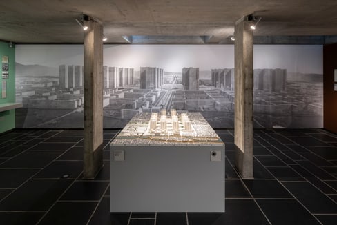 Einblick in die Ausstellung "Bauen für die Macht"