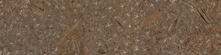 Nahaufnahme von Spanplatten mit vielen Holzspänen.